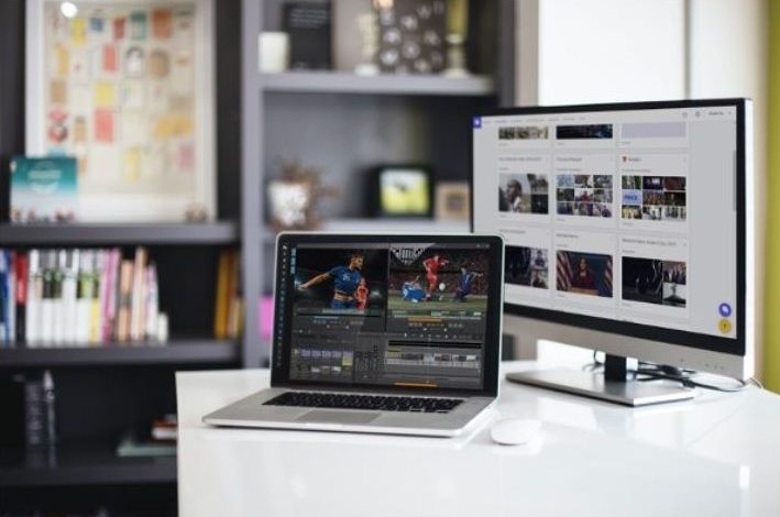 A picture of a desktop and a laptop